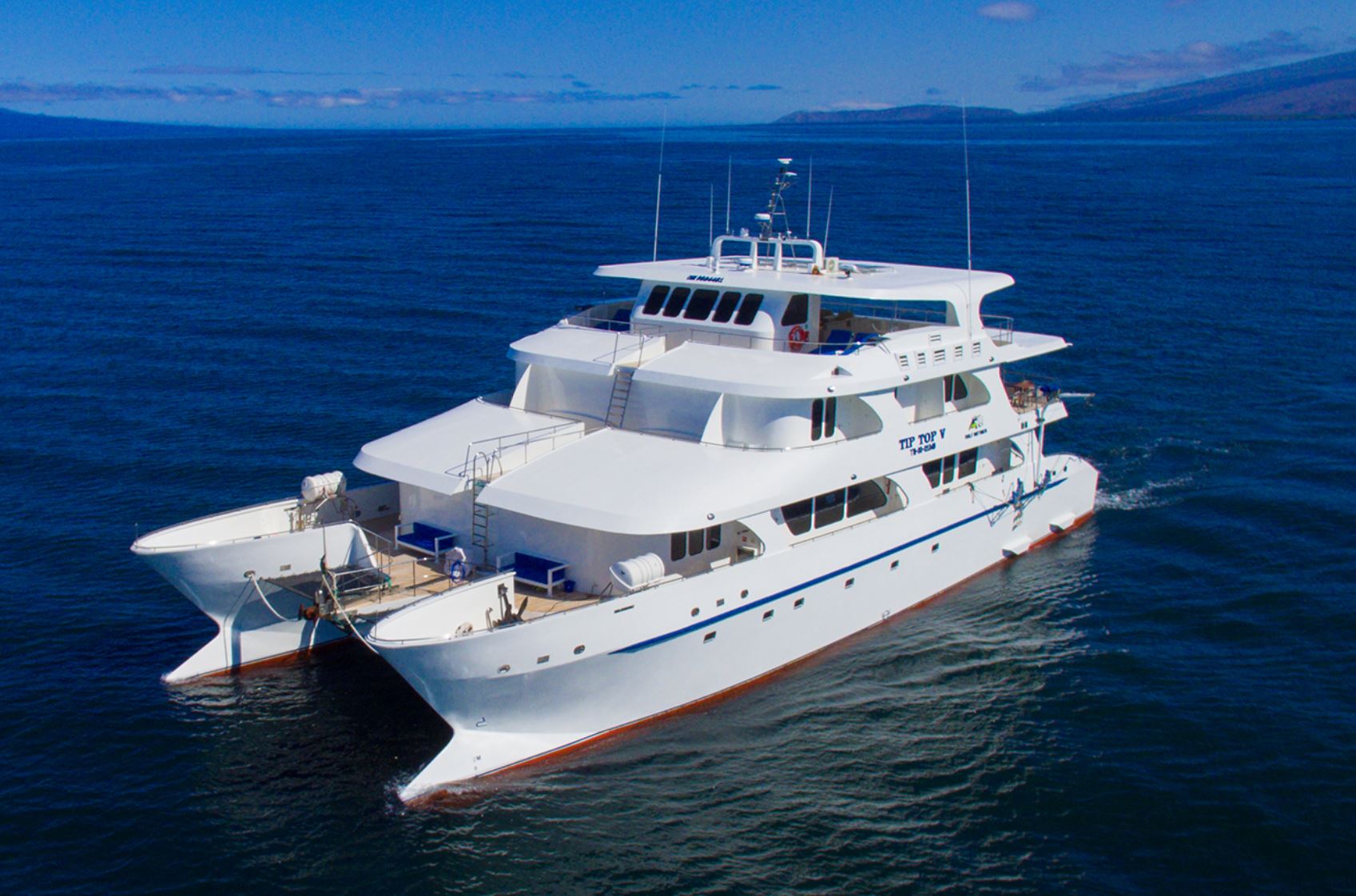 8 days/7 nights cruise  Catamaran Tip Top V incl. flight to Galapagos