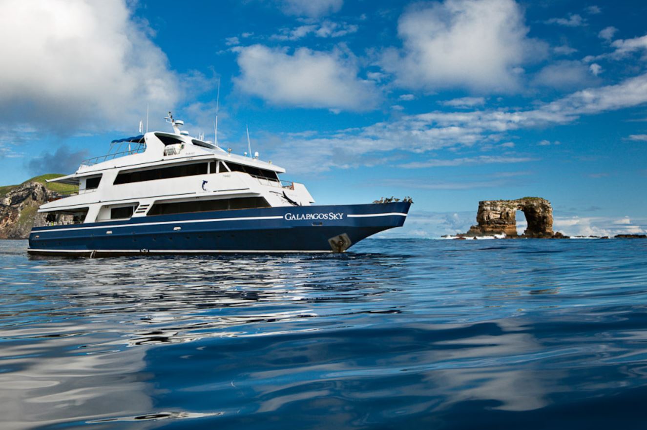 Galapagos Sky diving Expedition Yacht: Galapagos Sky Tauch-Expeditions Yacht 8 Tage/ Nächte Tauchkreuzfahrt mit Wolf & Darwin Insel  (18 dives)