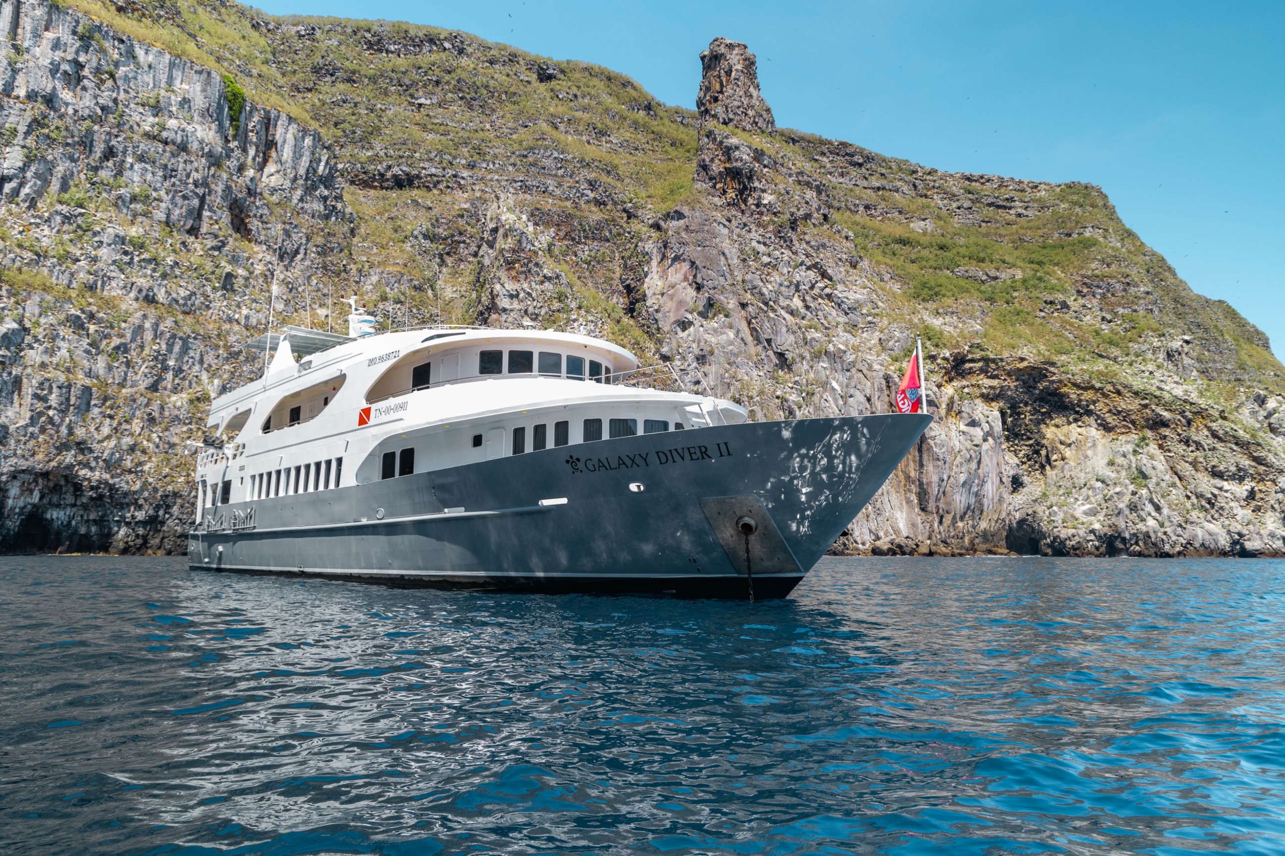Comfort Diving Yacht Galaxy Diver II 8 days/7 nights diving cruise with Wolf & Darwin