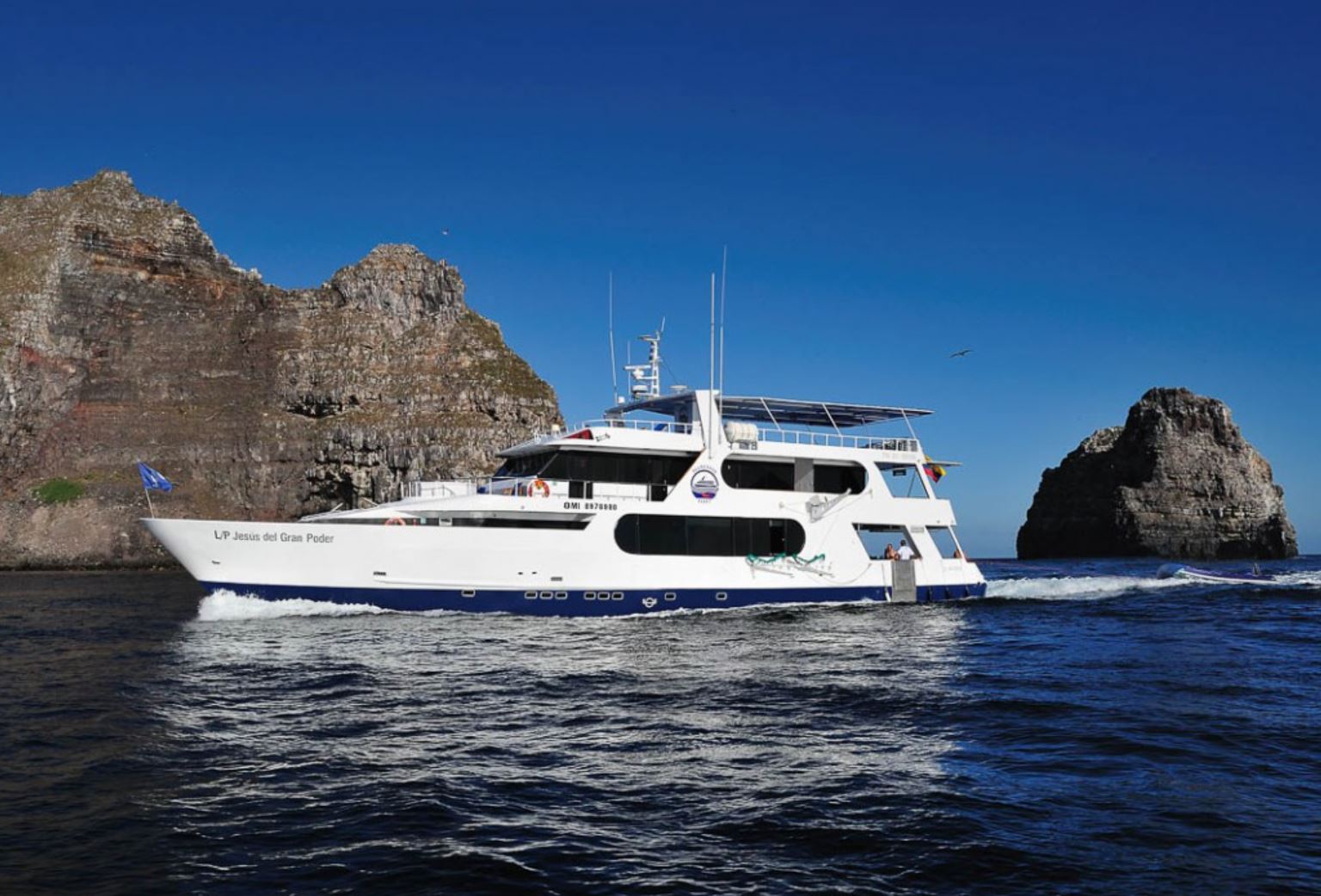 Galapagos Aggressor III dive adventure 8 days/7 nights with island Wolf & Darwin (18 dives)