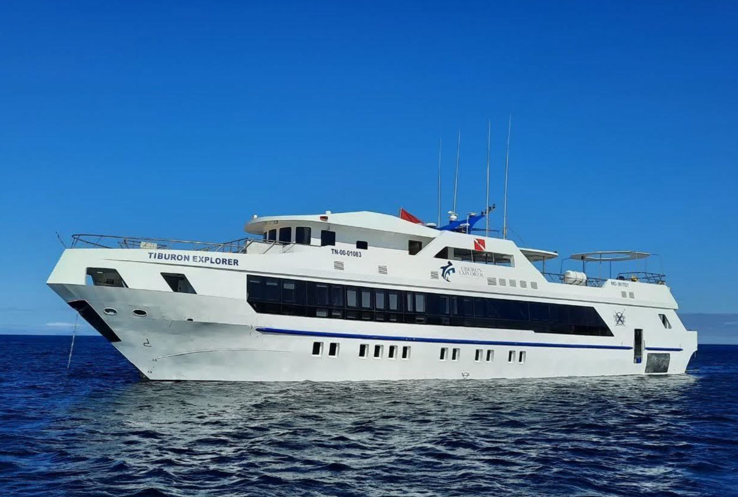 Tiburon Explorer Diveyacht 8 days/7 night cruise with Wolf & Darwin island (18 dives)