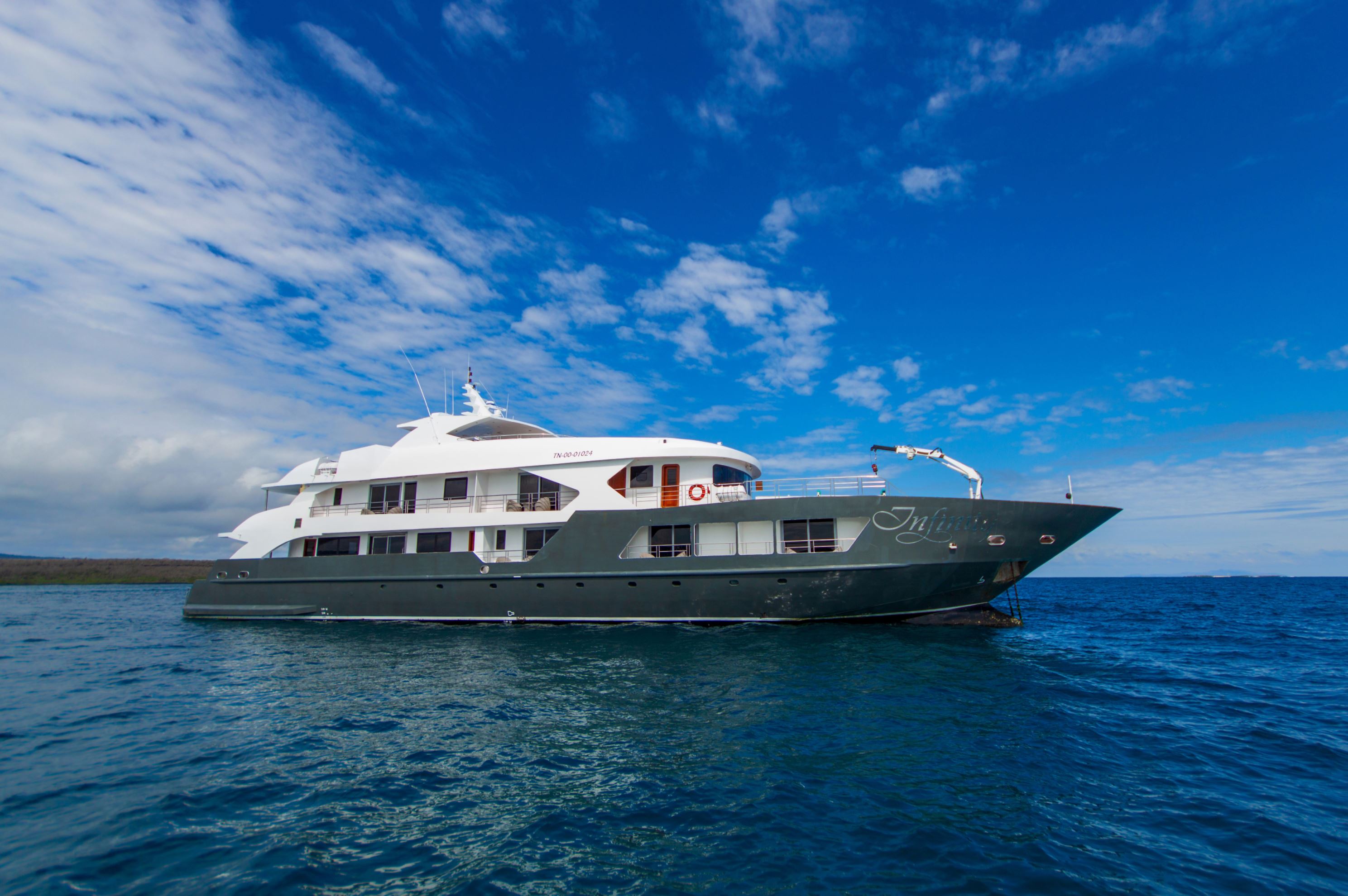 Infinity Luxury Expeditionyacht 8 days/7 nights cruise