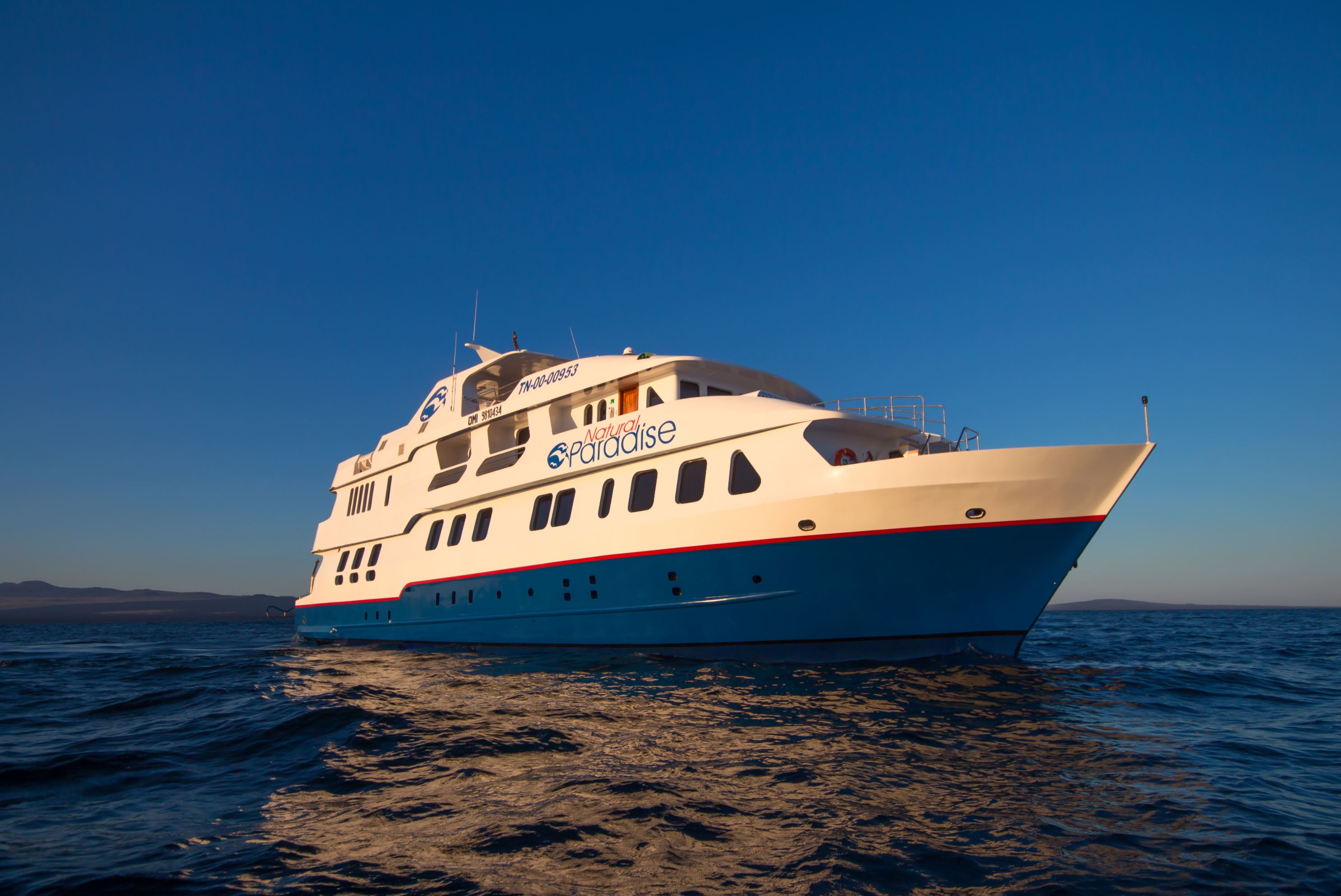 Galapagos Natural Paradise Yacht 8 days/7 nights cruise