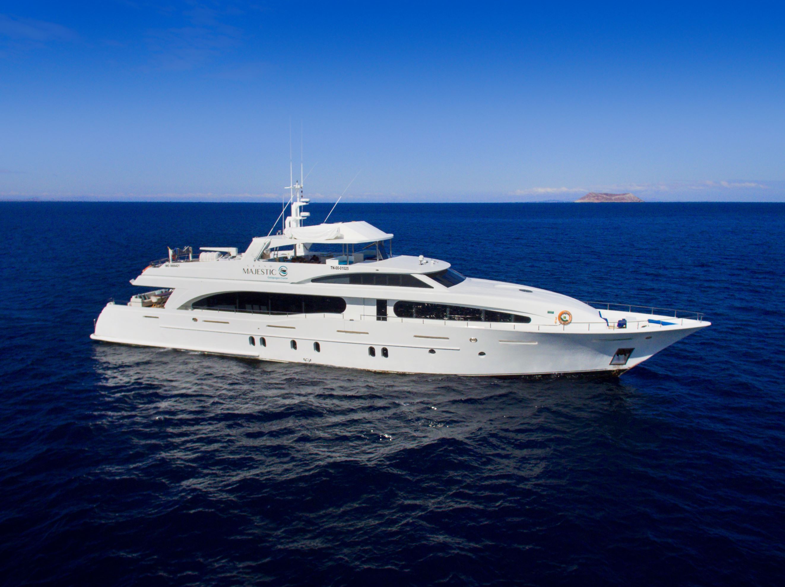 Galapagos Gran Majestic Luxury Yacht 5 days/4 nights cruise