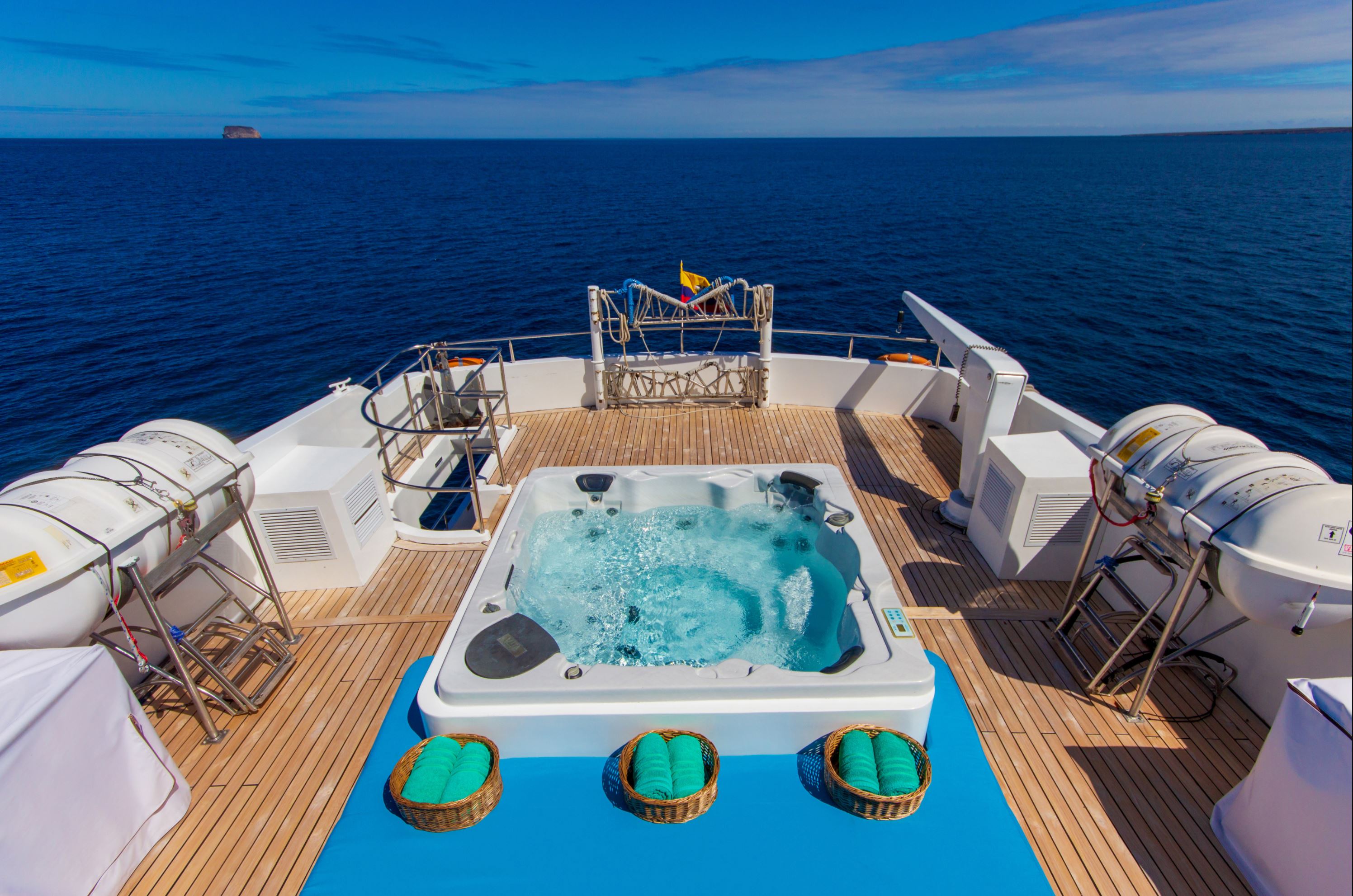Galapagos Gran Majestic Luxury Yacht: Galapagos Gran Majestic Luxusyacht 5 Tage/4 Nächte Kreuzfahrt