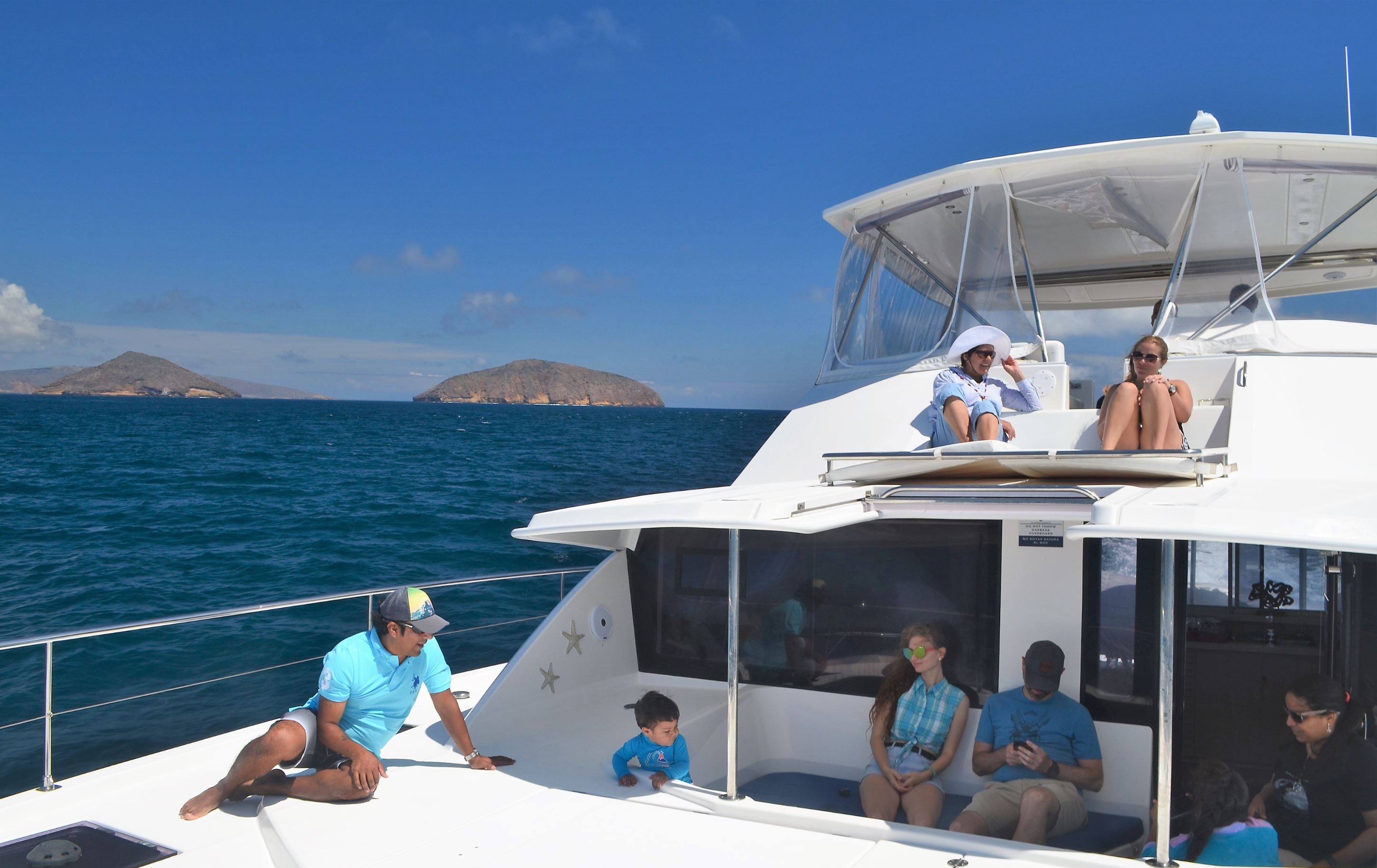 Galapagos Element Wind Yacht: Galapagos Element Wind Yacht  ab/an Baltra Tagesausflüge zur Insel Floreana, Isabela oder San Cristobal