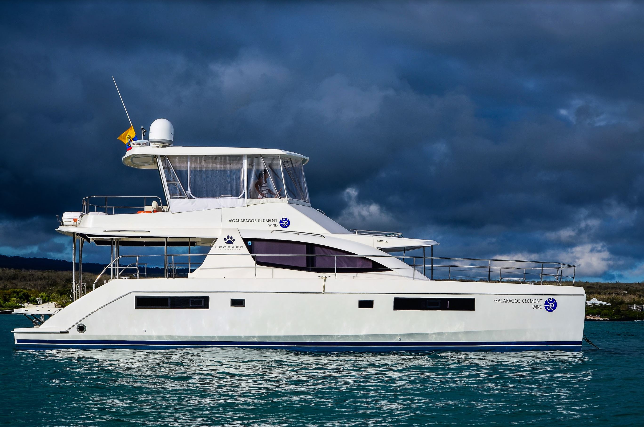 Galapagos Element Wind Yacht: Galapagos Element Wind Yacht  ab/an Baltra Tagesausflüge zur Insel Floreana, Isabela oder San Cristobal